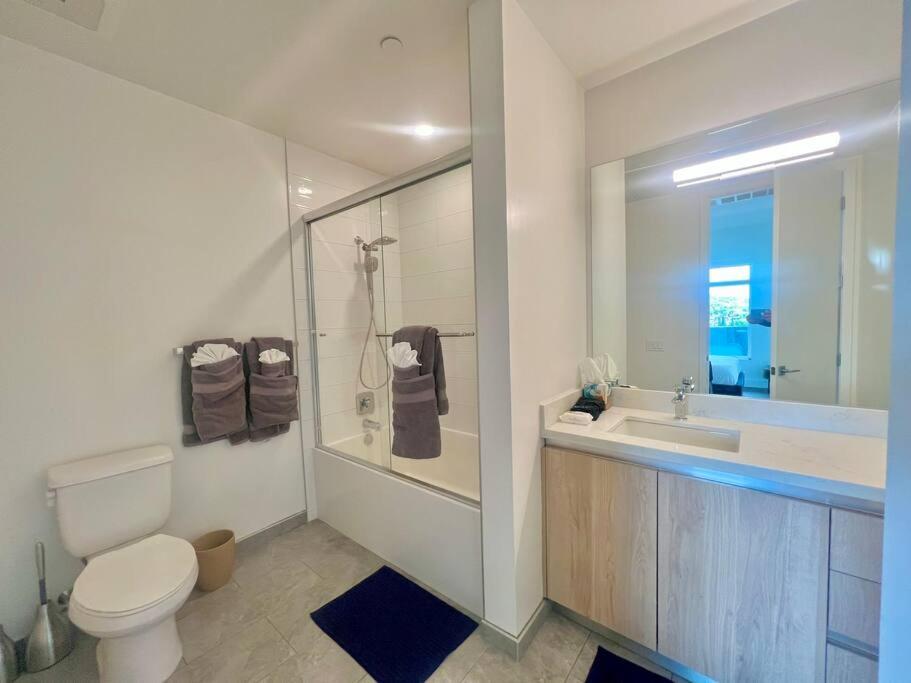 Luxe Corner One Bedroom, Prime Hollywood With Parking Appartement Los Angeles